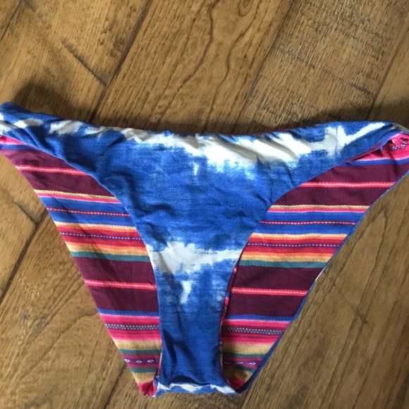NWOT Reversible Bikini bottoms - Picture 2 of 3